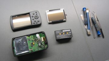 Επισκευή GPS αεροπορίας από είσοδο υγρασίας
