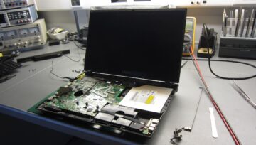 Επισκευή μεντεσέδων οθόνης σε λαπτοπ TurboX